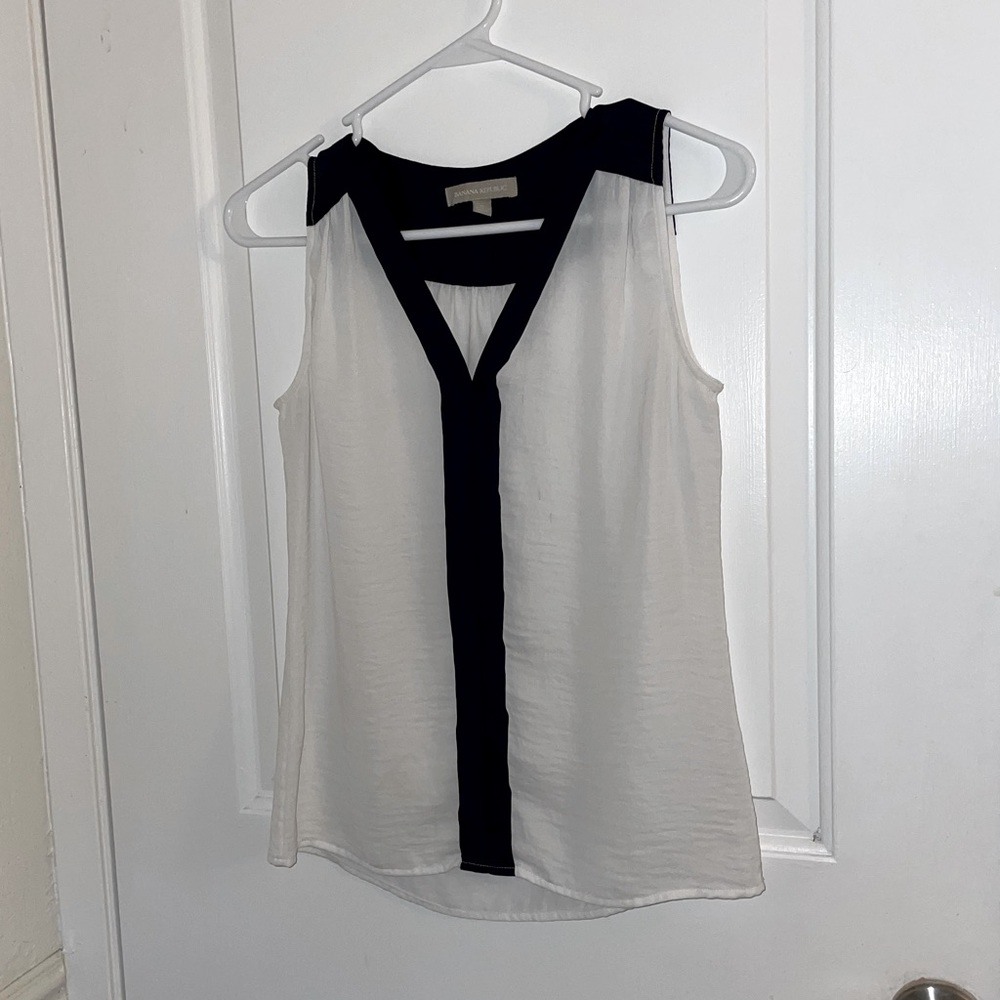 Banana Republic Black and White blouse